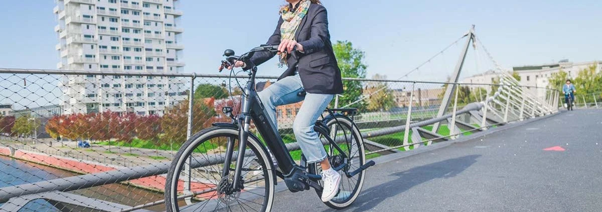 Vélo assistance électrique O2feel iSwan City Boost 8.1