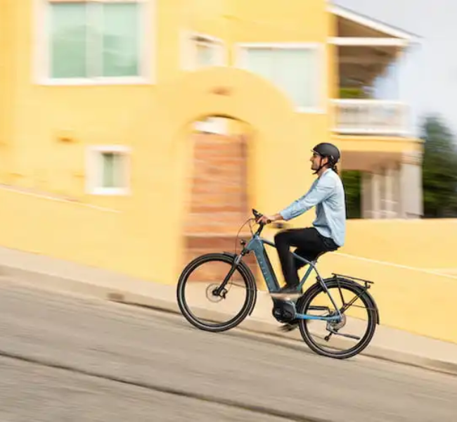Monter une pente avec vélo électrique Gazelle Ultimate T10 2023
